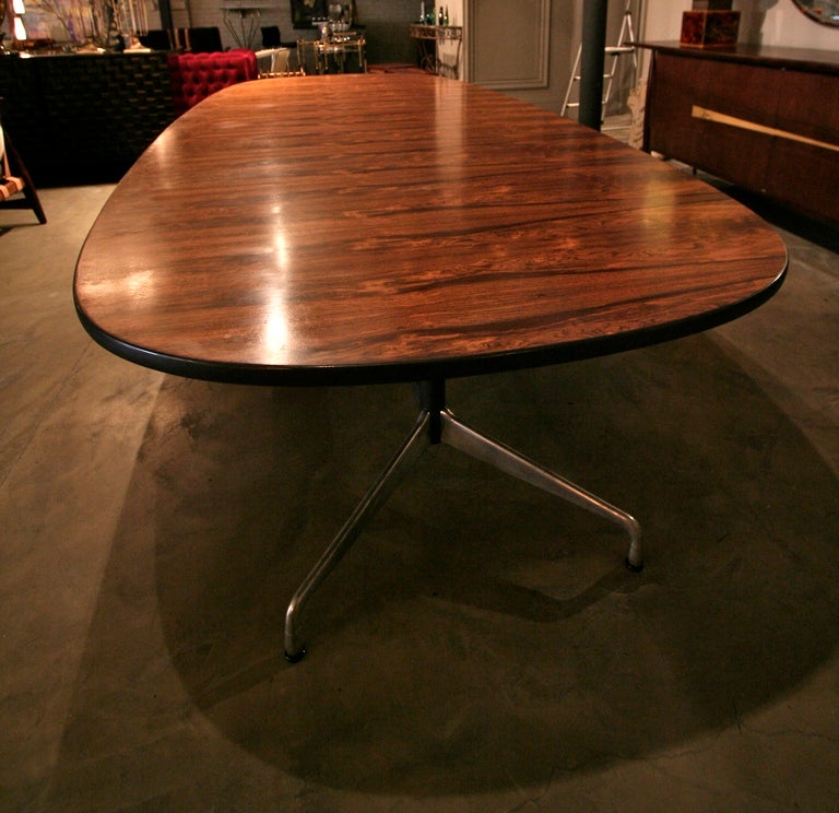 Rosewood dining table by Charles and Ray Eames for Herman Miller from the 1960s with steel base, beautifully grained