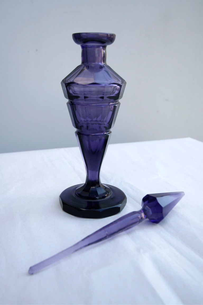 Pair of Bohemian amethyst faceted glass perfume bottles from the 1930s