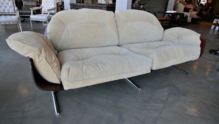 Presidential 1960s Brazilian Jacaranda Sofa by Jorge Zalszupin In Excellent Condition In Los Angeles, CA