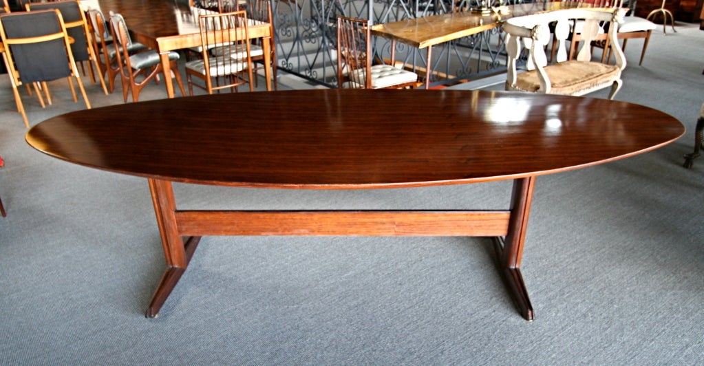Brazilian jacaranda wood oval dining table for eight from the 1960s.