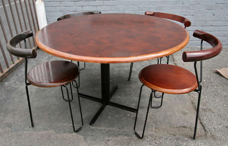 Brazilian Jacaranda and metal dining table and four chair by Novo Rumo from the 1960s.

Chair measurements:
Depth 17 in,
width 20 in,
height 17 in,
seat height 17 in.