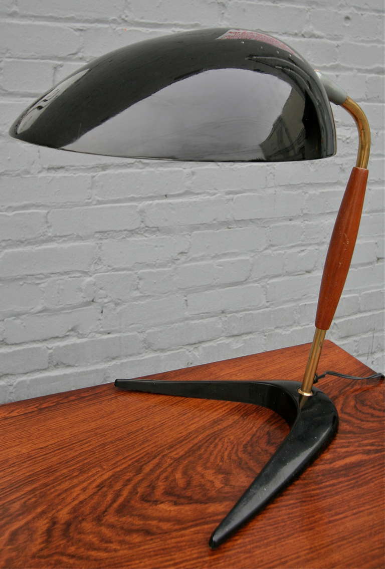 Mid-Century Modern Lightolier 1960s Black Metal and Wood Desk or Table Lamp