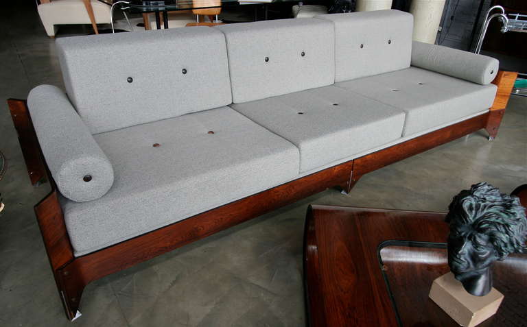 1960s sofa by Jorge Zalszupin made of Brazilian jacaranda wood and upholstered in grey linen.