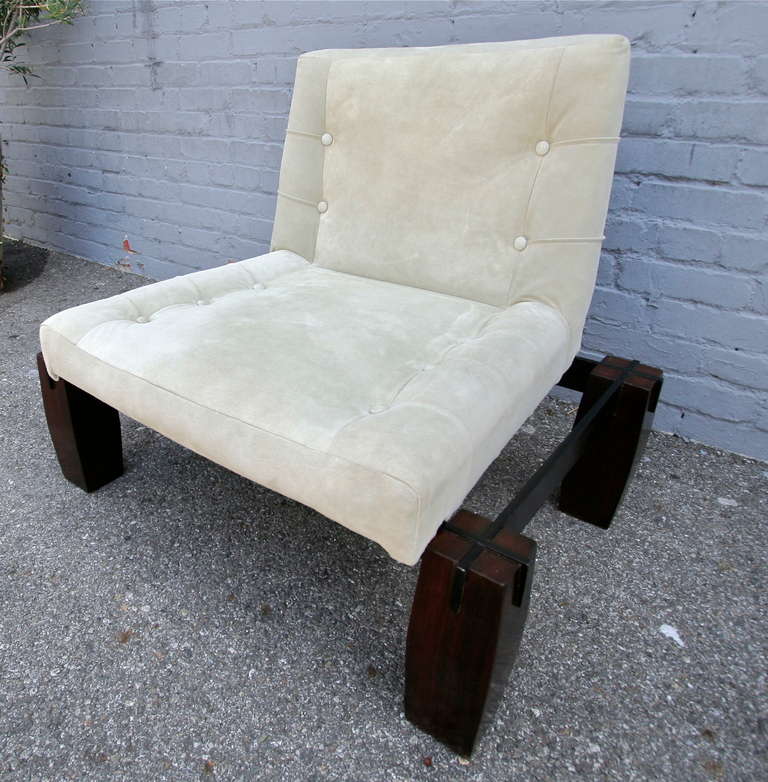 1960s lounge chair by Jorge Zalszupin in Brazilian jacaranda, upholstered in beige suede. Seat sits on a metal and wood base.