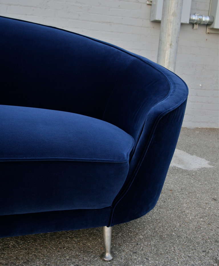 Italian Blue Velvet Curved Sofa in the Style of Ico Parisi, 1960s In Good Condition For Sale In Los Angeles, CA