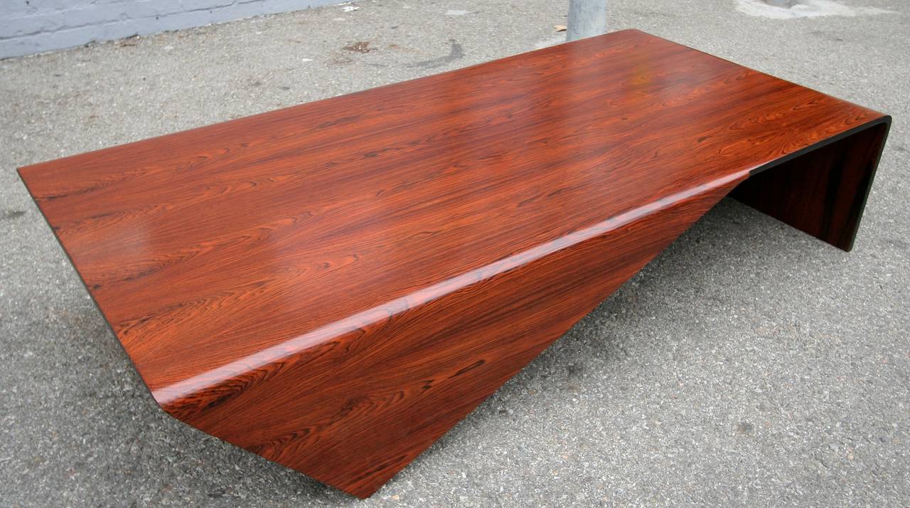 Andorinha coffee table by Jorge Zalszupin from the 1960s in Brazilian jacaranda.