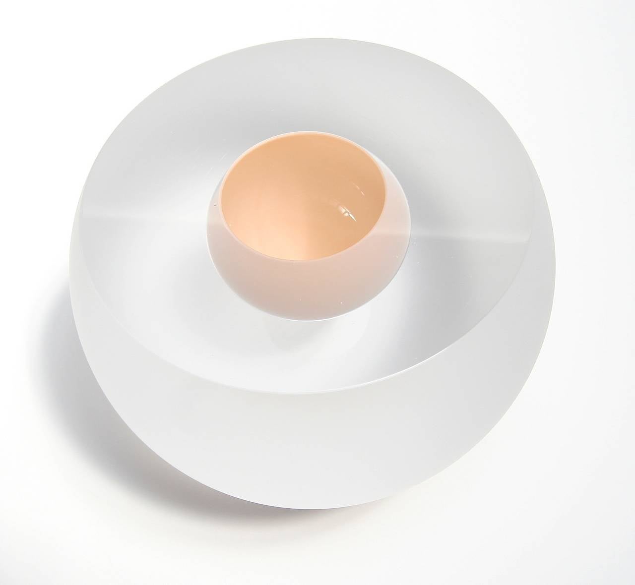 Anna Torfs small double bubble solo clear glass sculpture or vase in powder pink with sanded finish.

Available in different colors. Shipping from Europe not included.