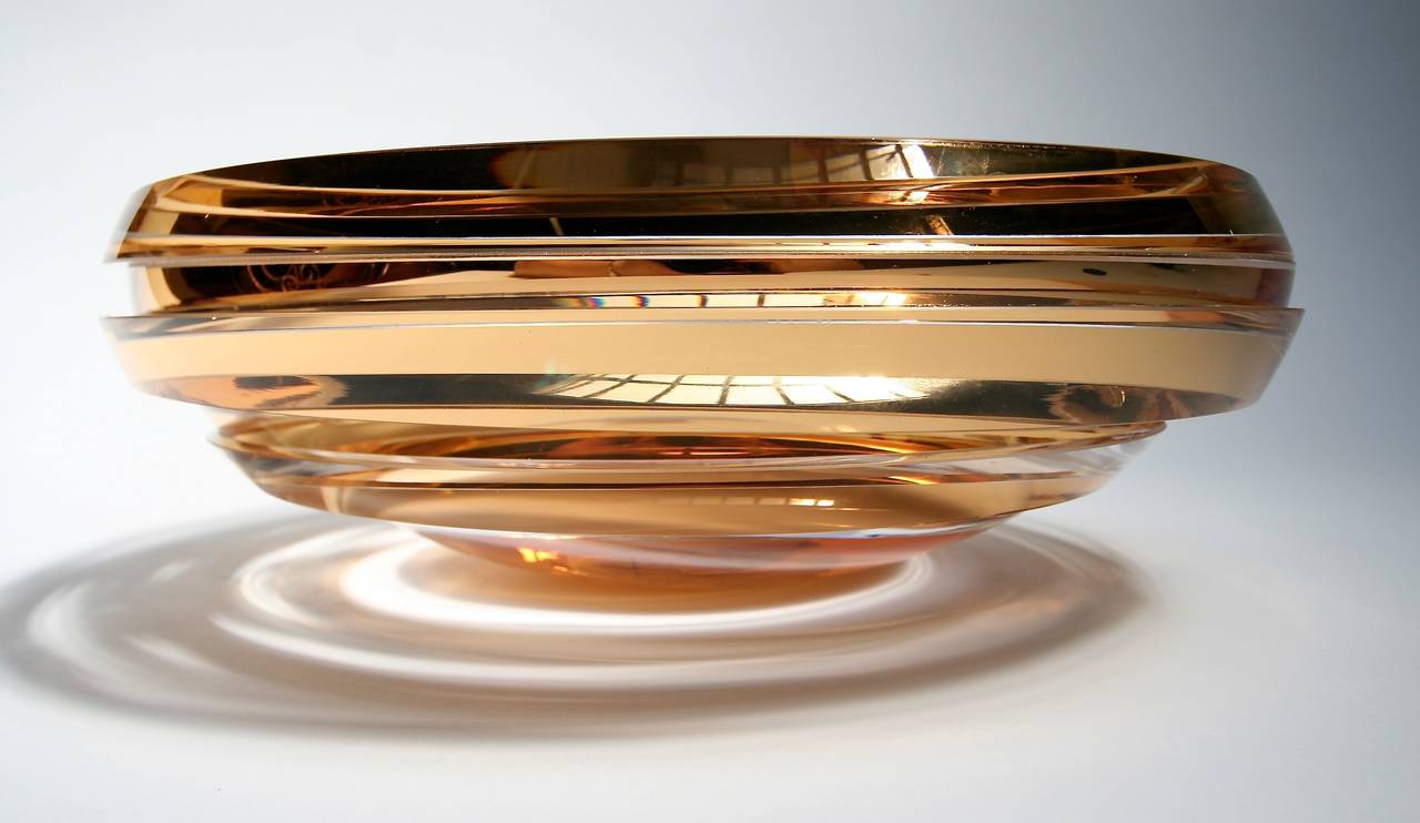 Anna Torfs parts coupe glass sculpture in gold. Disponible dans d'autres couleurs.