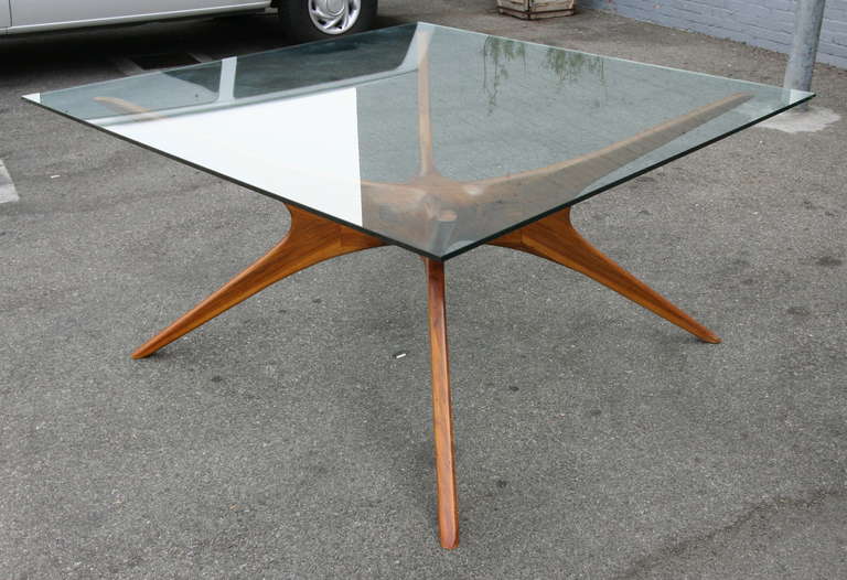 spider leg dining table