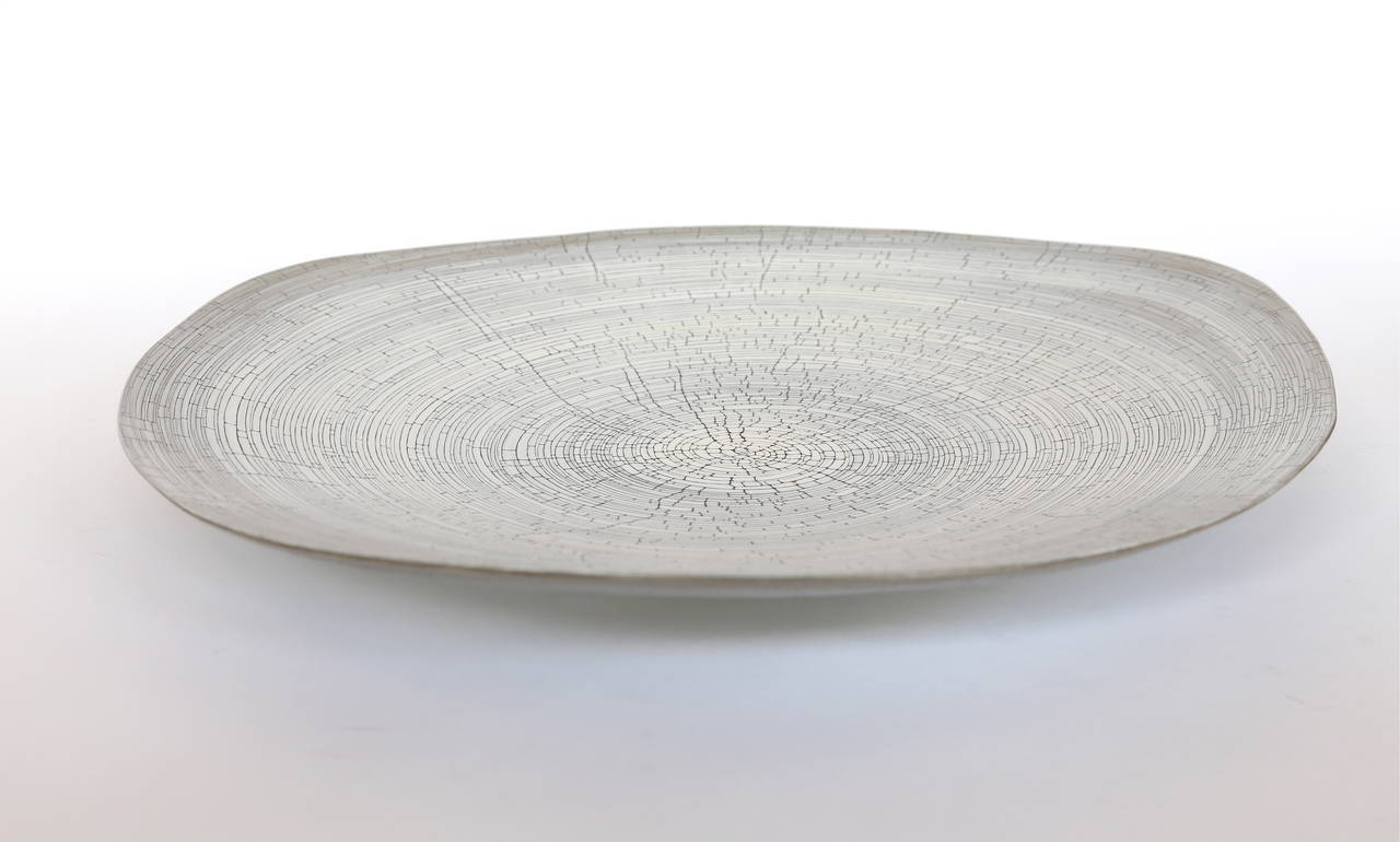 Rina Menardi Handgefertigte dreieckige Keramikteller mit Craquelé-Platten (Italienisch) im Angebot