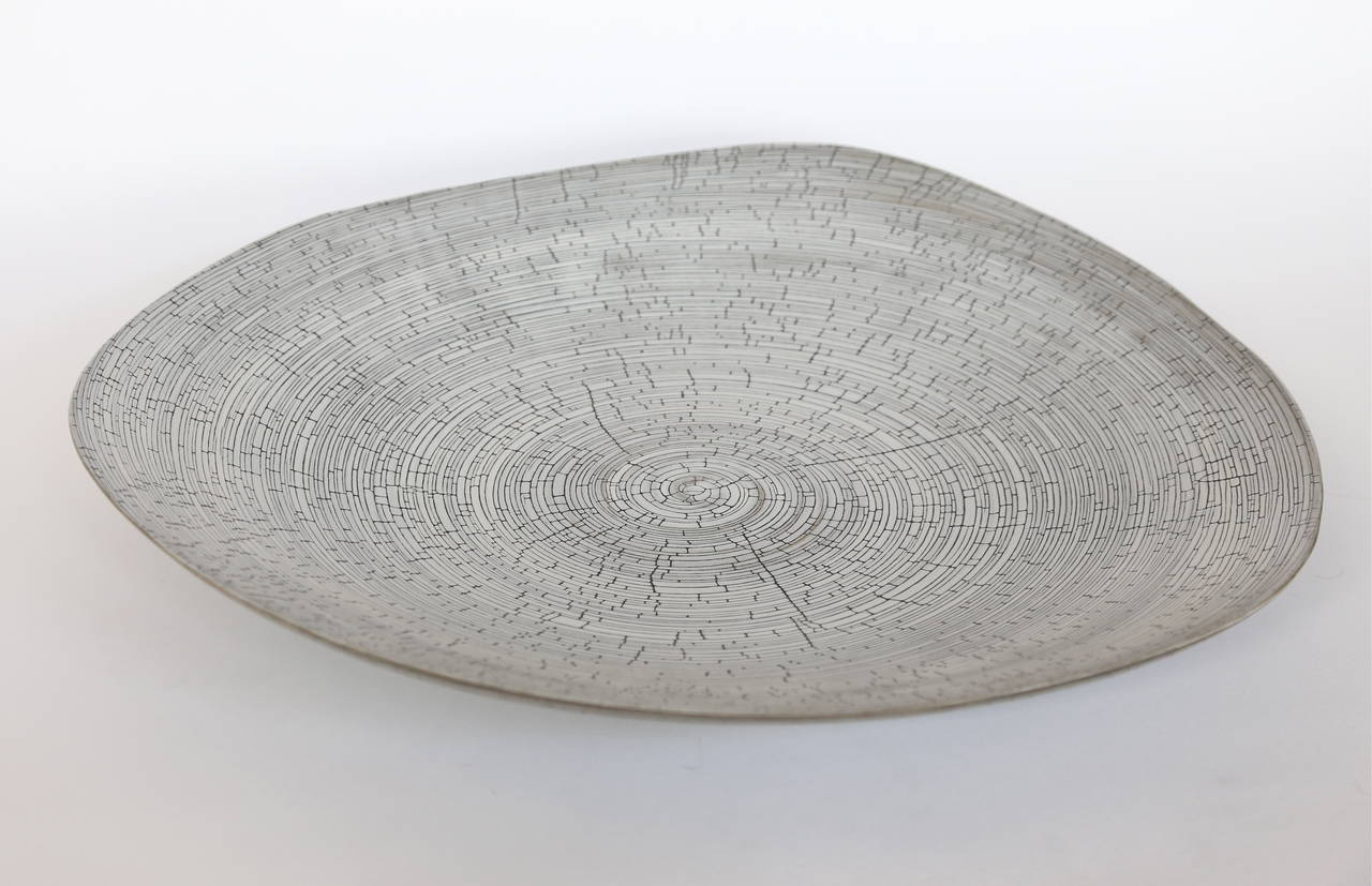 Rina Menardi Handgefertigte dreieckige Keramikteller mit Craquelé-Platten (21. Jahrhundert und zeitgenössisch) im Angebot