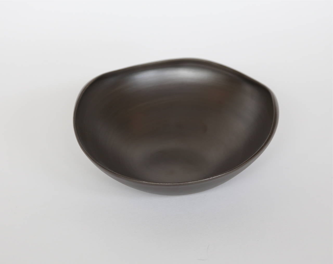 Hand-Crafted Rina Menardi Handmade Ceramic Conch Bowls For Sale