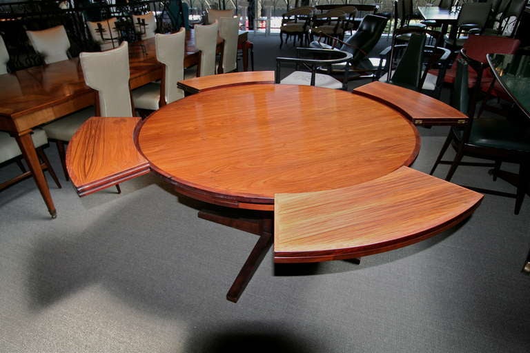 Mid-20th Century Rare Extendable Rosewood Dining Table by Dyrlund