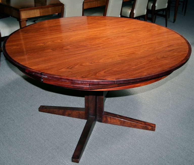Rosewood dining table by Dyrlund, expandable with extensions that are stored underneath the table top.

Diameter extended: 71