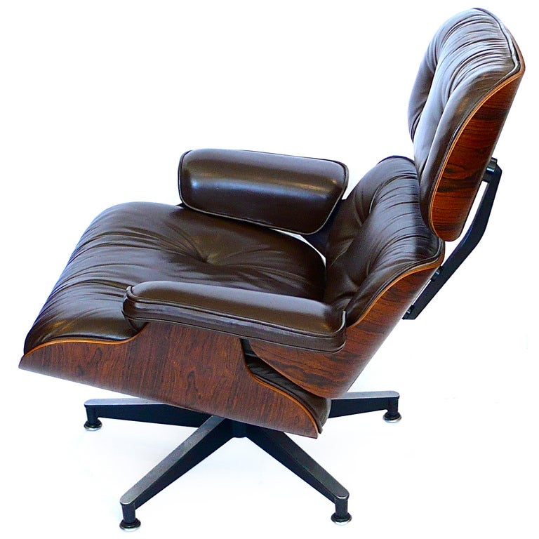 Original Eames 670 Lounge Chair & 671 Ottoman in Chocolate Brown In Excellent Condition In Los Angeles, CA