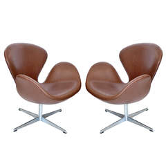 Pair of Vintage Arne Jacobsen Swan Chairs for Fritz Hansen