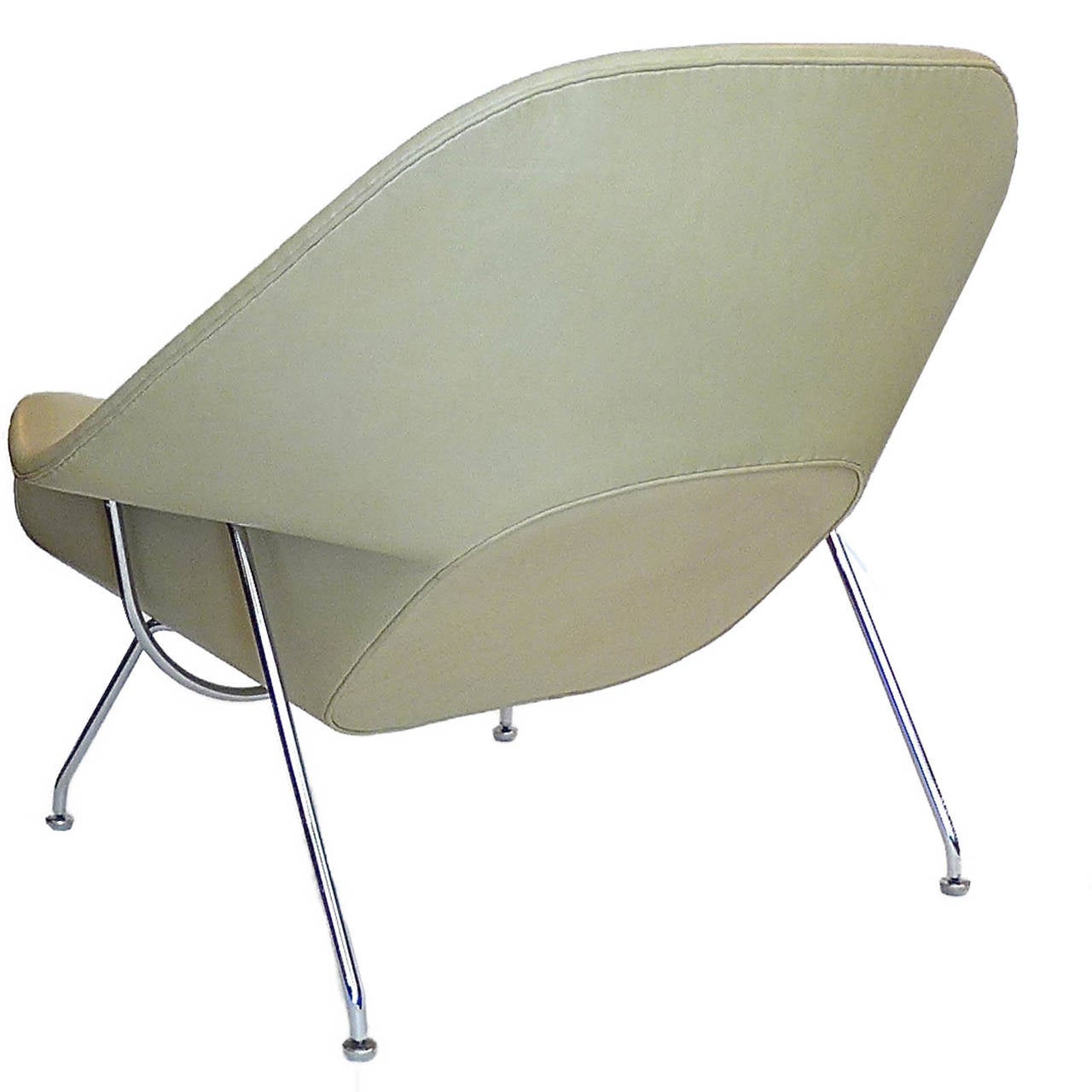 Mid-Century Modern Saarinen Leather Womb Chair and Ottoman, Knoll, 1978 For Sale