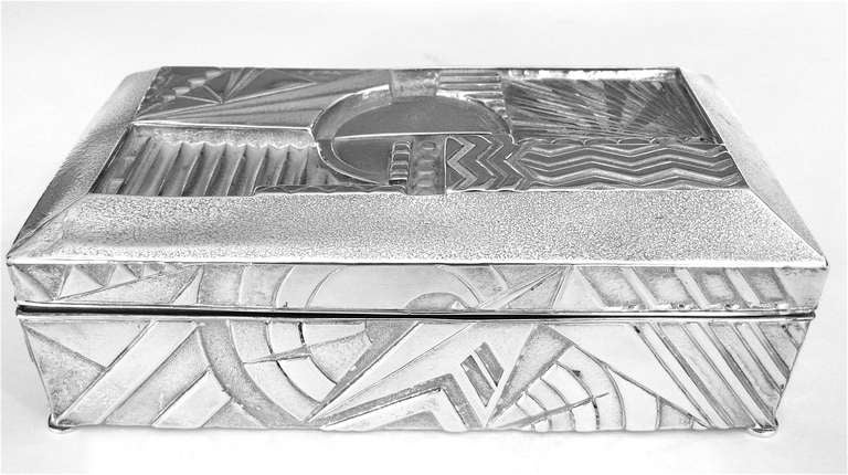 1930's Machine Age Art Deco Geometric Silver Plated Box In Excellent Condition For Sale In Los Angeles, CA