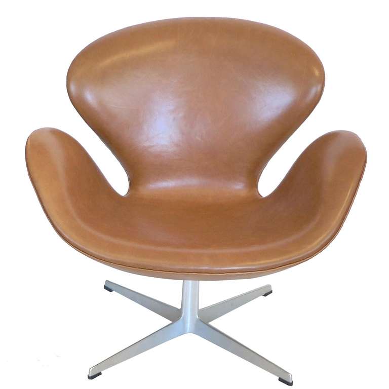 Paire de chaises vintage Arne Jacobsen Swan pour Fritz Hansen