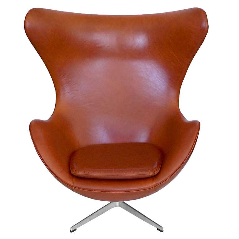 Mid-Century Modern Egg Chair and Ottoman by Arne Jacobsen in Danish Chestnut Brown