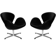 Pair of  Vintage Arne Jacobsen Swan Chairs for Fritz Hansen