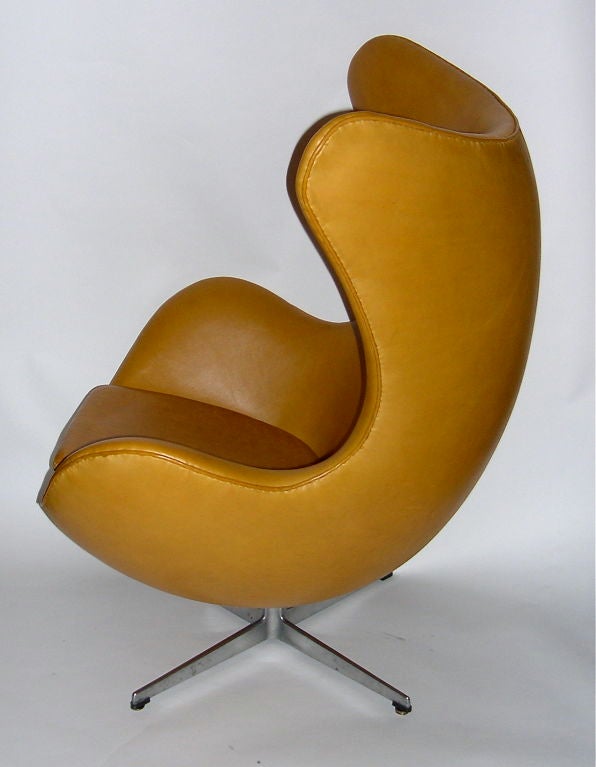 Outstanding Egg Chair w/Ottoman in Tan Leather by Arne Jacobsen 1