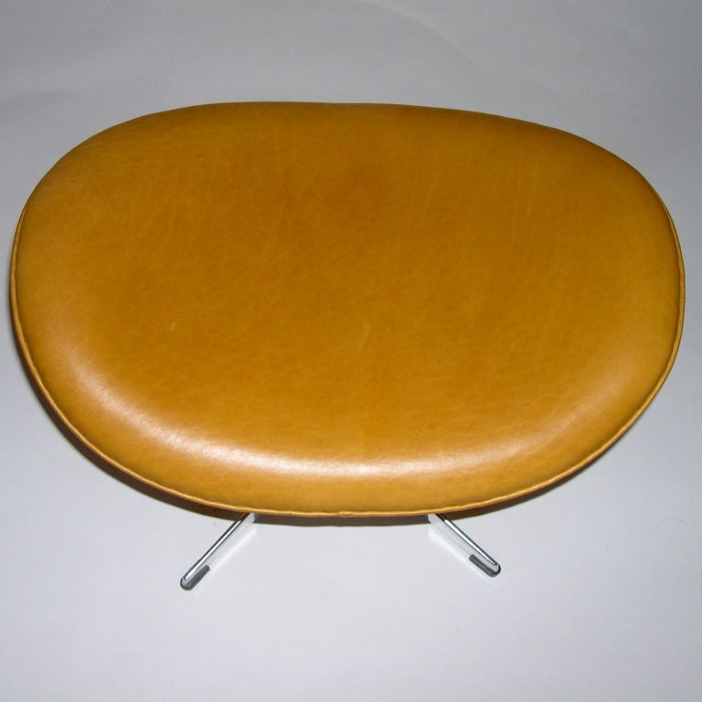 Outstanding Egg Chair w/Ottoman in Tan Leather by Arne Jacobsen 3