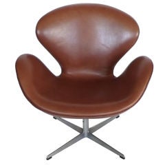 Rare Early Leather Adjustable Swan Chair By Arne Jacobsen