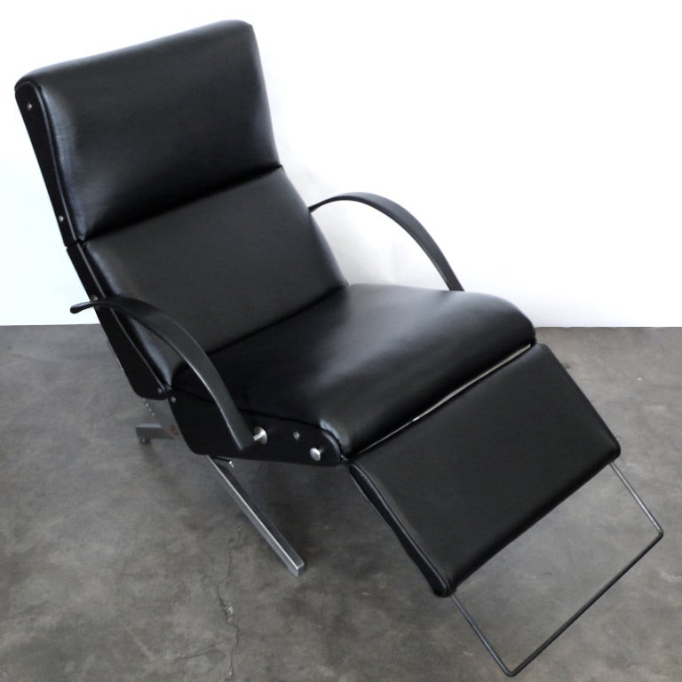 This iconic P 40 lounge chair can adjust into 48 different positions from an upright chair to an almost flat lounge. It can also be folded up entirely and wheeled away for storage. It retains it's original black leather which is still very subtle