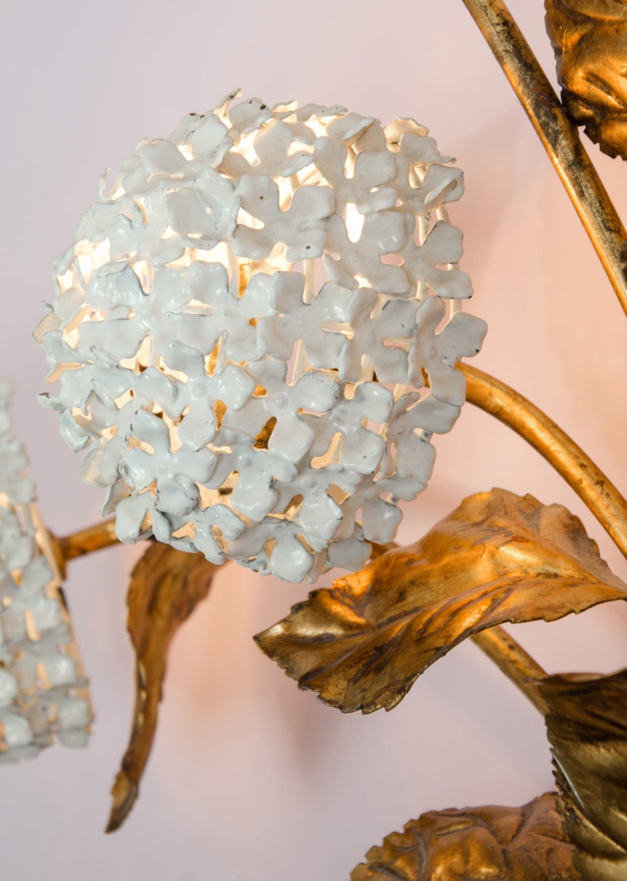 Rare 1950s US Hydrangea Wall Light In Excellent Condition In London, GB