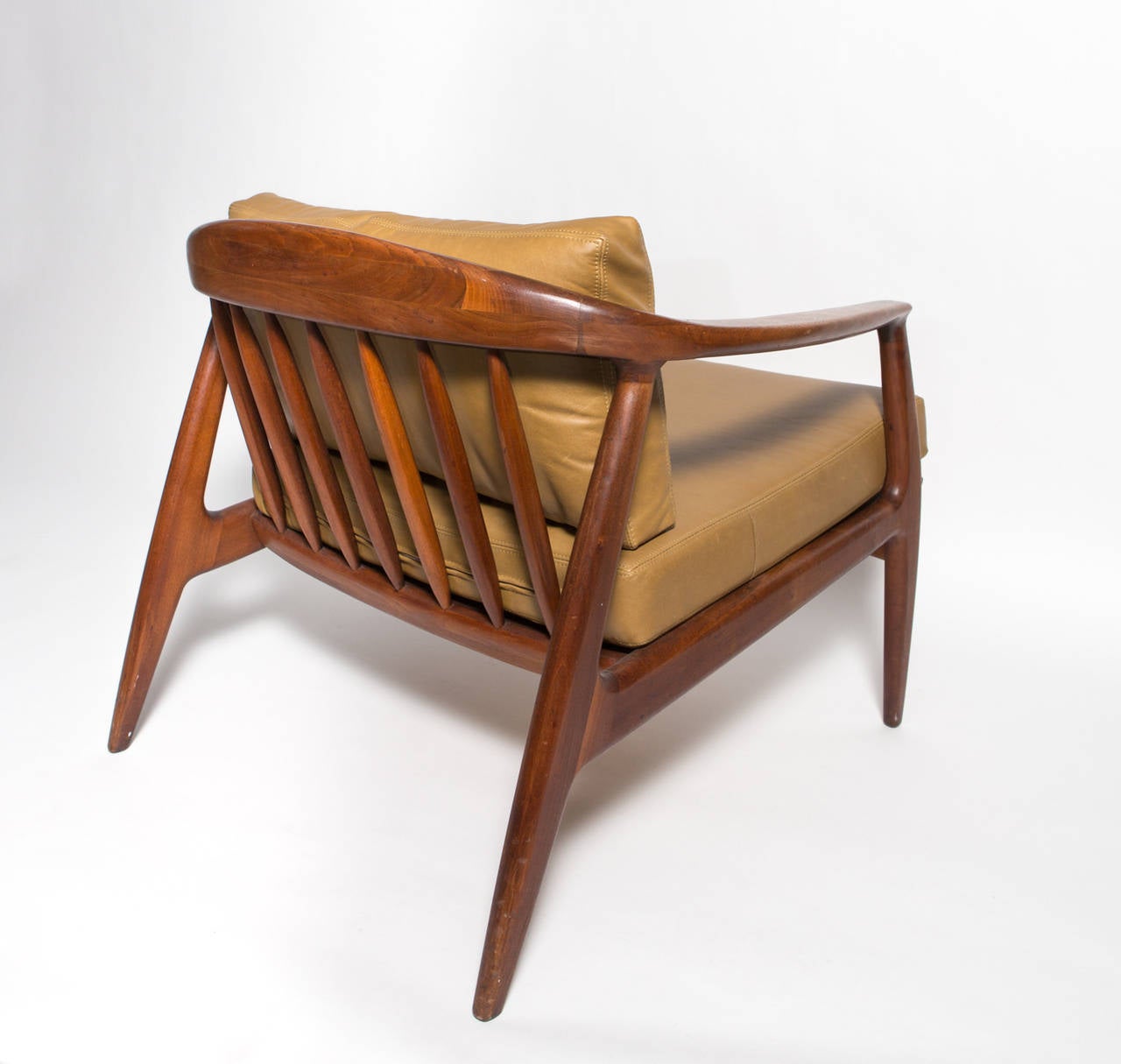 American Milo Baughman Leather and Walnut Lounge Chair by Thayer Coggin, 1960s