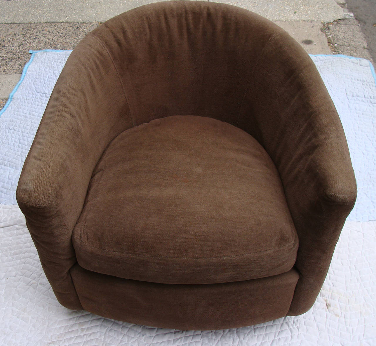 This pair of retains original fabric and is an excellent candidate for re-upholstering.

Swivel or tilt mechanism in excellent working order.

Retains original Thayer-Coggin label.