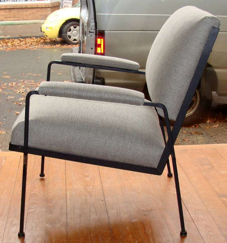 Pair of Iron Frame Midcentury Lounge Chairs In Excellent Condition In Lambertville, NJ