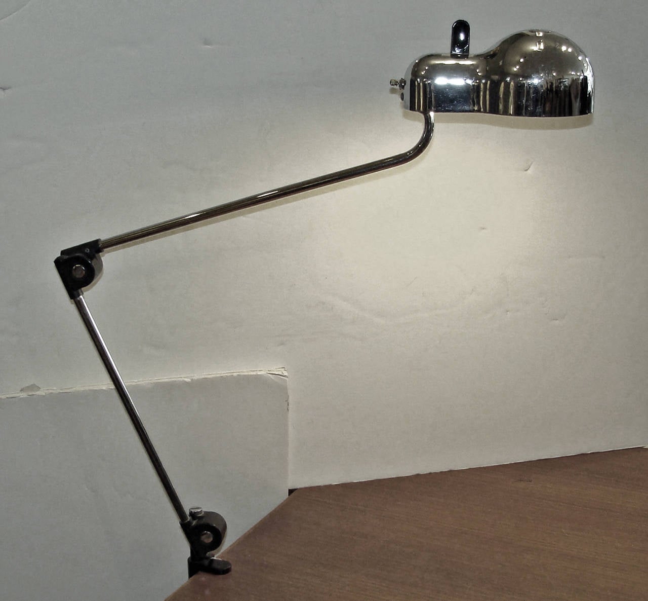 This is the clamp-on version of the Topo lamp designed for Stilnovo, Italy.
Chrome shade.  Lamp in original condition, very small anount of pitting on shade.