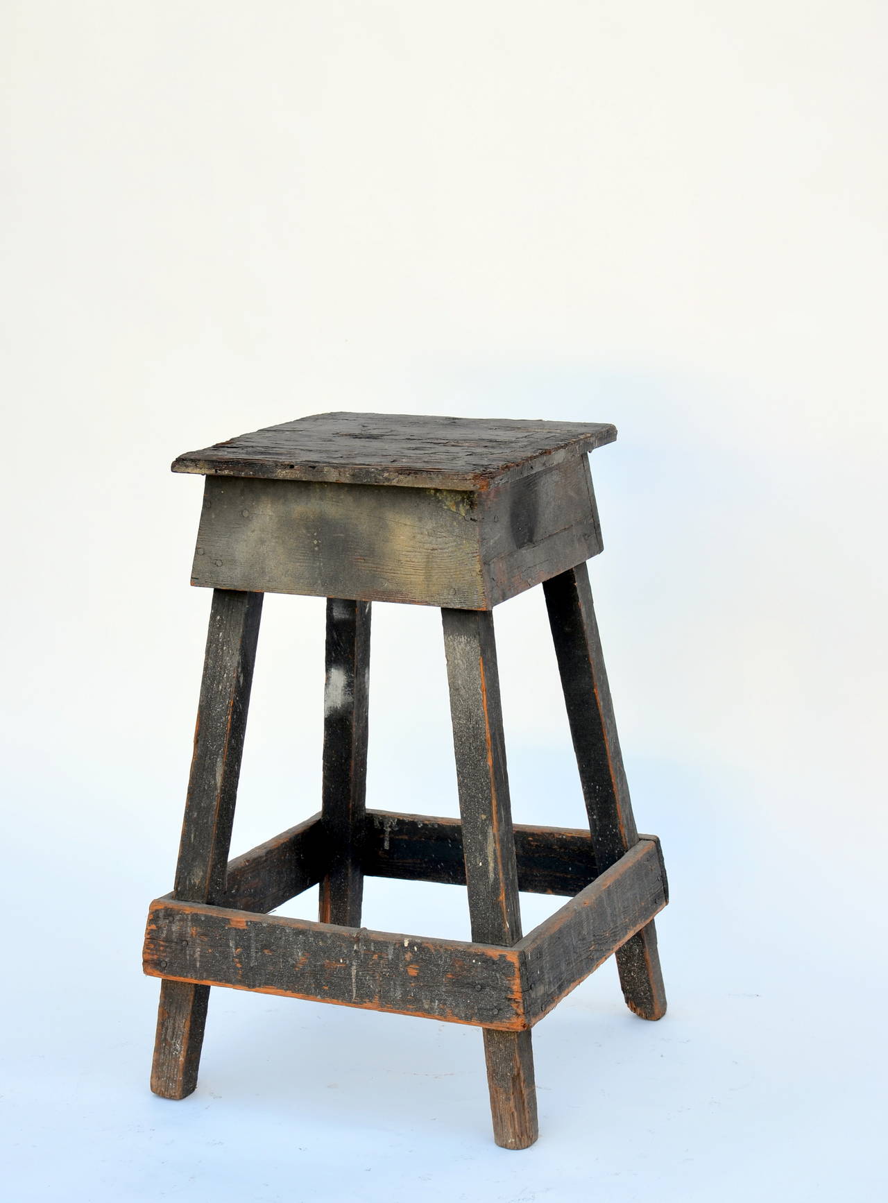 Rustic Sturdy Weathered Sculptor's Stand
