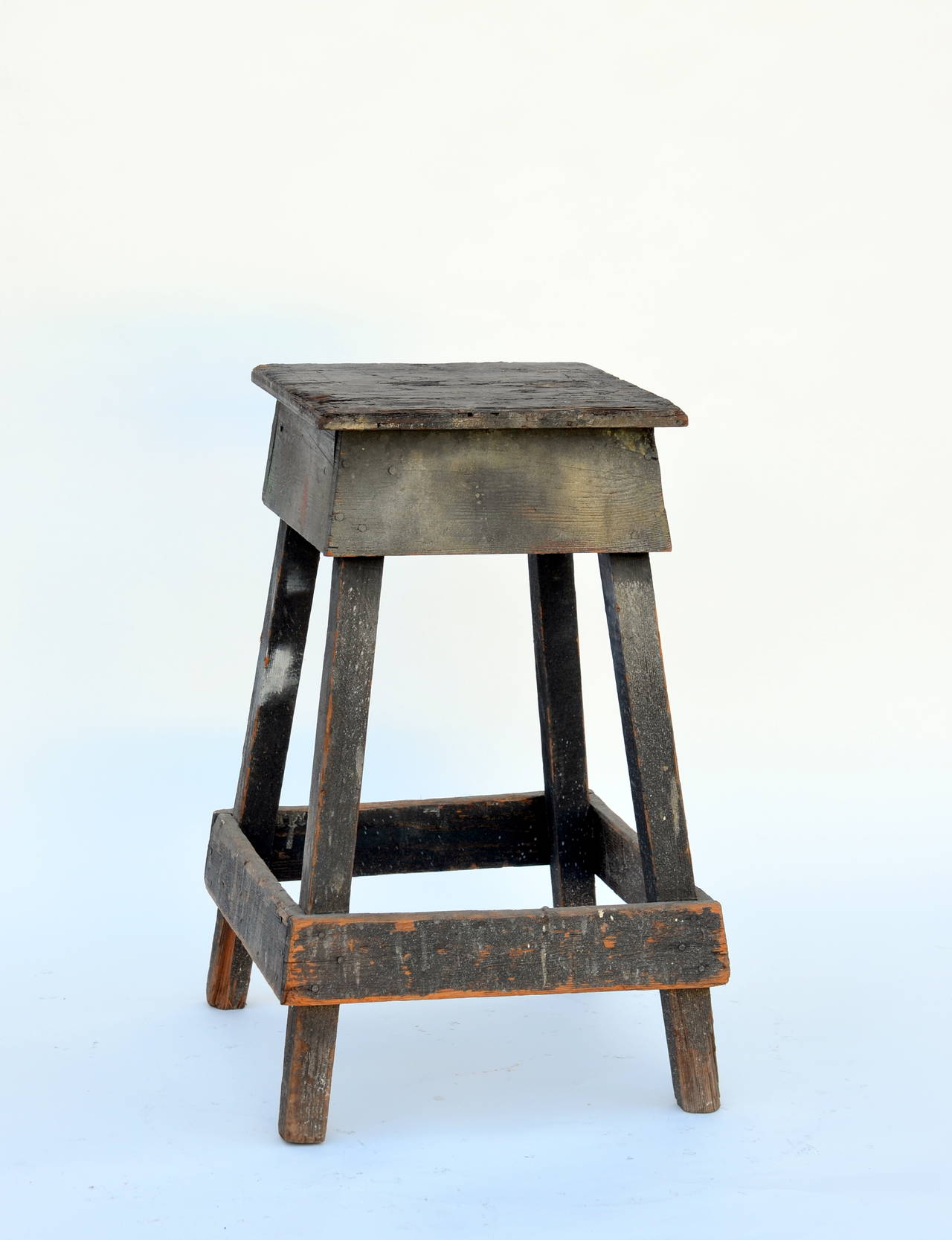 American Sturdy Weathered Sculptor's Stand