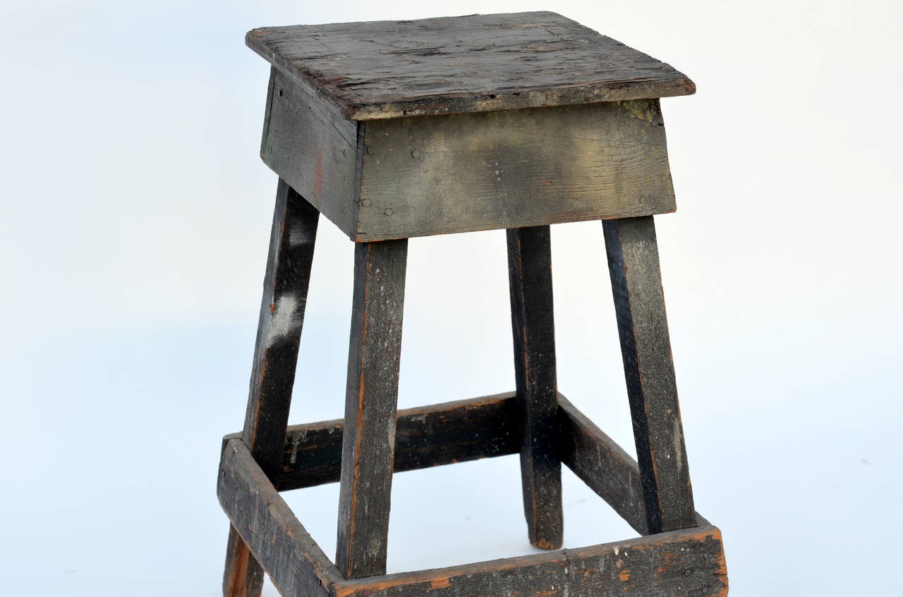 Sturdy Weathered Sculptor's Stand In Distressed Condition In Los Angeles, CA
