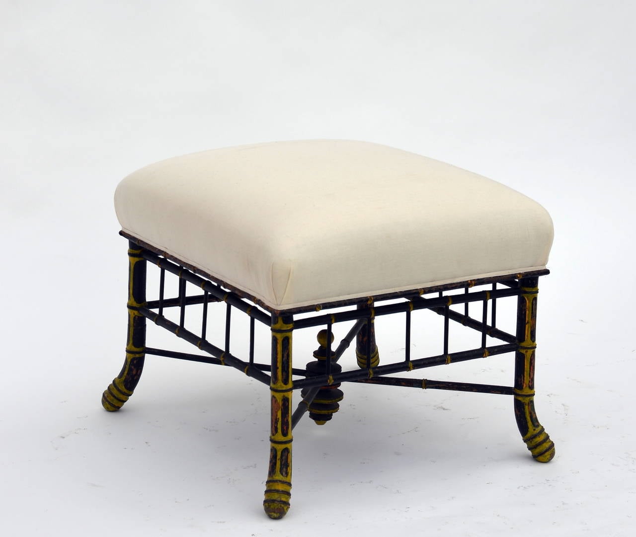 Chic Napoleon III Square Ottoman In Good Condition In Los Angeles, CA