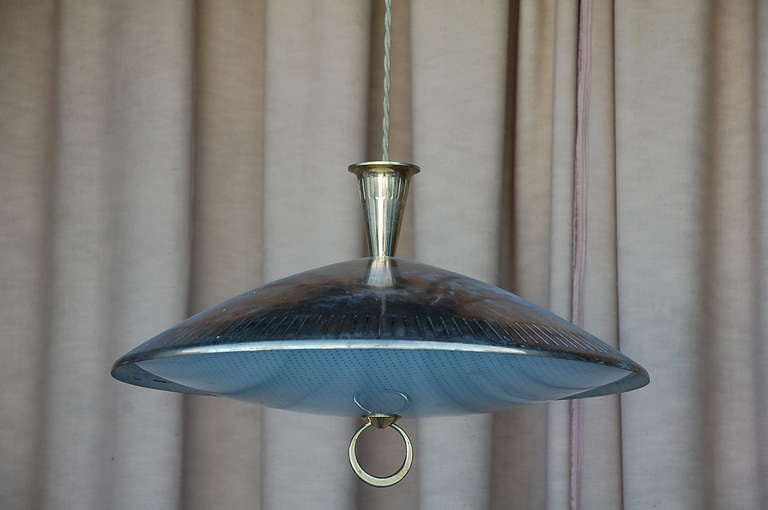 Chic brass and textured glass pendant light In Good Condition For Sale In Los Angeles, CA