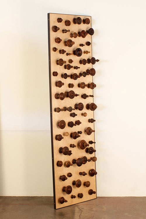 Patiné Paire de panneaux décoratifs en bois tourné 'Boucliers' d'Eric Thvenot en vente