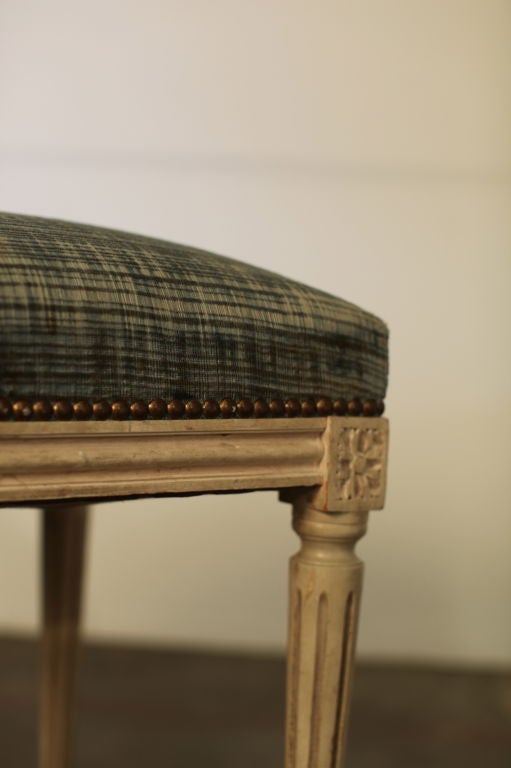 Chic Louis XVI Style Stool In Excellent Condition In Los Angeles, CA