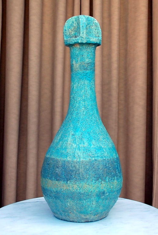 Pesada escultura de terracota Folk Art, realizada por un trabajador de la fábrica de ladrillos de Modesto, con arcilla sin usar del día.