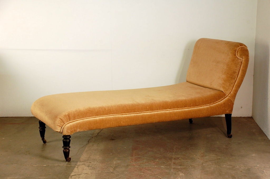 Elegant Napoleon III meridienne day bed