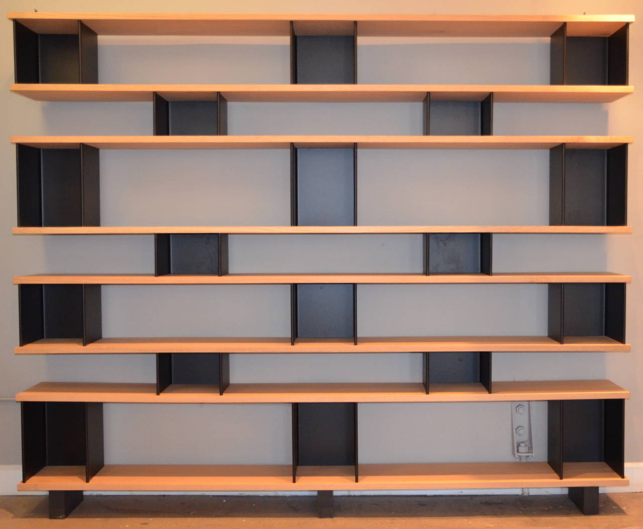Large 'Horizontale' shelving unit in the style of Charlotte Perriand.

Made of 8 solid clear-coated white oak shelves and 18 matte black powder coated steel spacer elements of three different heights. 

This piece comes as 4 'sandwiched' boxes