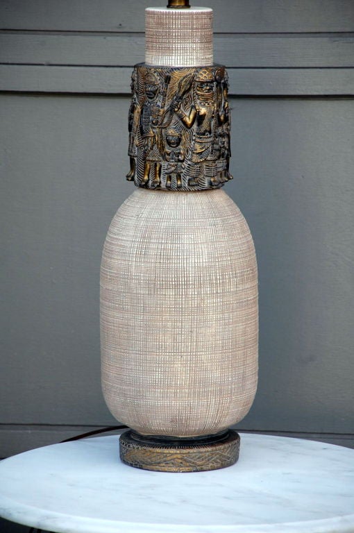 Beeindruckende Lampe aus Keramik und vergoldeter Bronze von Reglor aus Kalifornien. Unterschrieben.