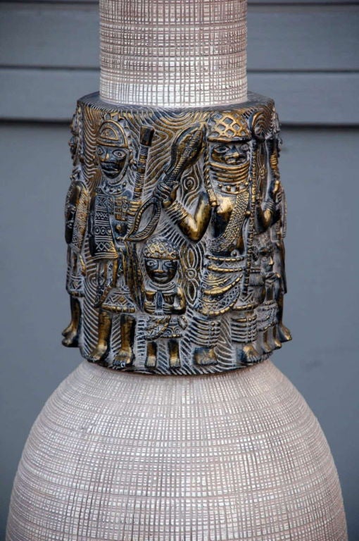 Beeindruckende Lampe aus Keramik und vergoldeter Bronze von Reglor of Calif. (amerikanisch) im Angebot