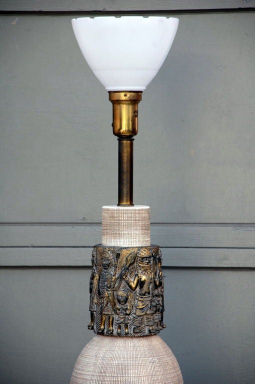 Beeindruckende Lampe aus Keramik und vergoldeter Bronze von Reglor of Calif. im Angebot 3