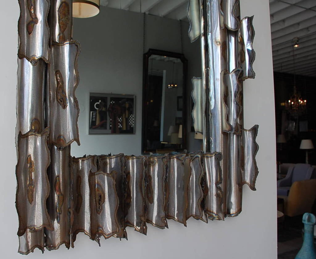 Exceptionnel miroir brutaliste américain. Signé et daté 1978.