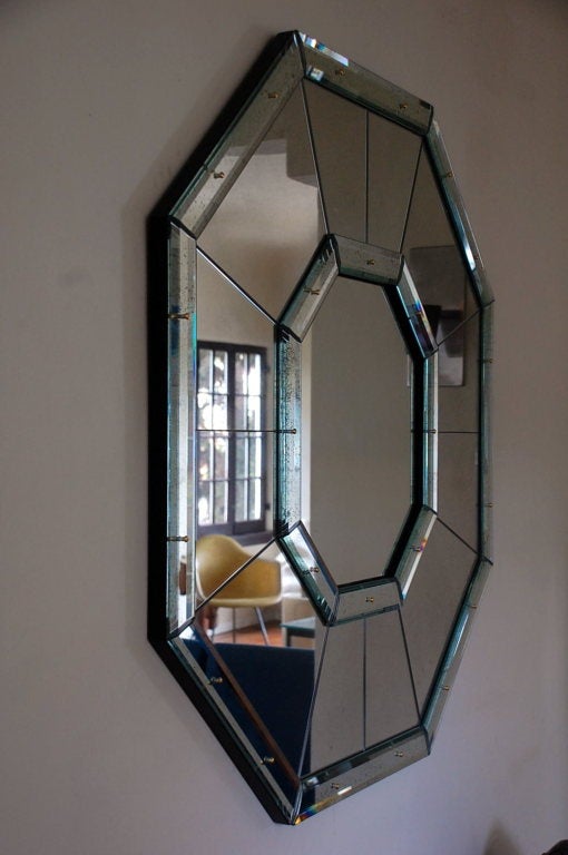 Français Grand miroir à facettes Octogone de Design Frres en vente