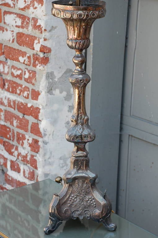 Plaqué argent Grande lampe bougeoir française de style baroque en métal argenté en vente